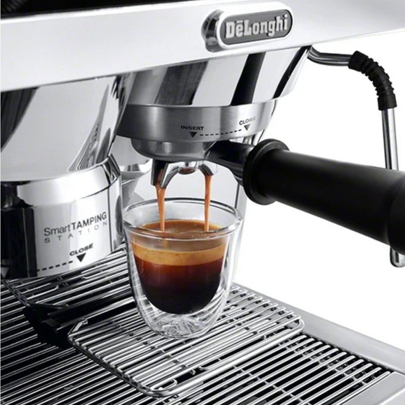 De'Longhi Stainless Steel Espresso Maker - Picture 2 of 4